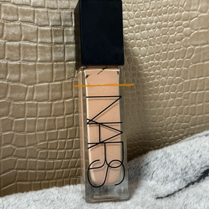 나스 네츄럴 래디언트 롱웨어 파운데이션 오슬로