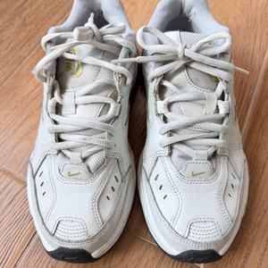 나이키 M2K테크노 화이트 (235)