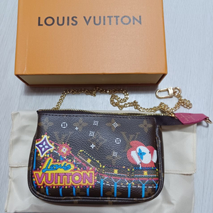 루이비통 미니 포쉐트(한정판)