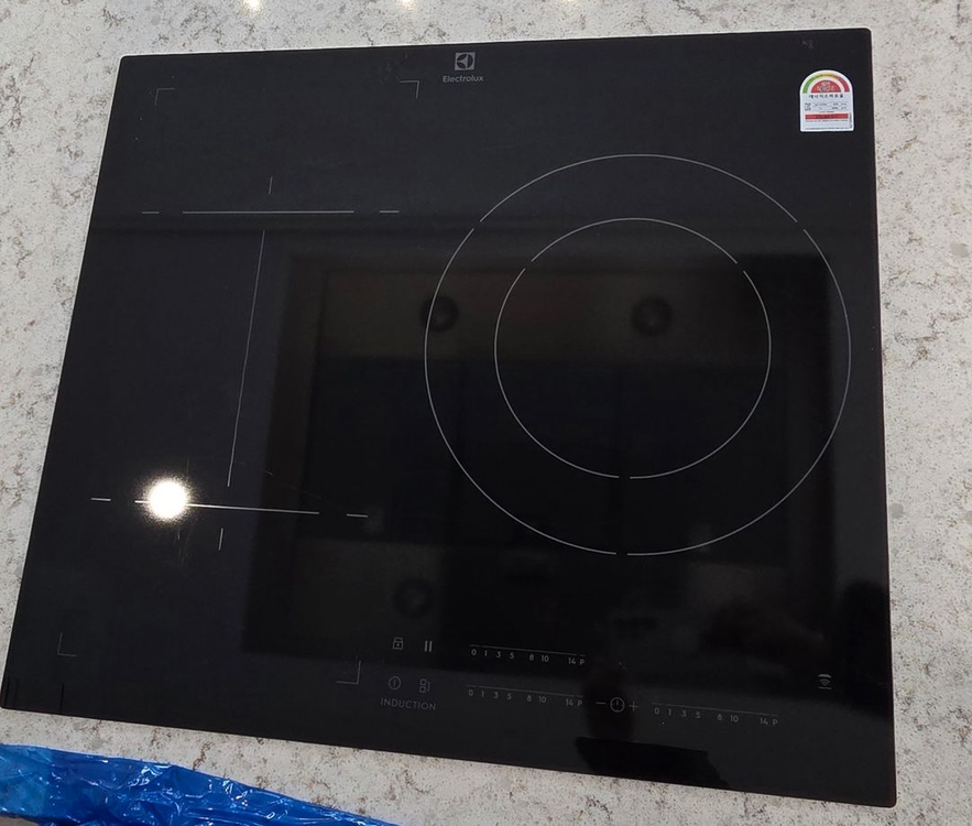 [미사용/새상품] 일렉트로룩스 3구 인덕션 CIV60344 판매 ( 정가 170만원 )--1