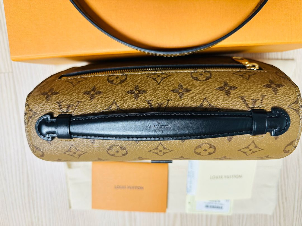 루이비통 포쉐트 메티스 모노그램 리버스 팝니다. 이미지