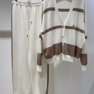 어사인바이수 에이싸인 로로 라운지웨어 울100 니트세트