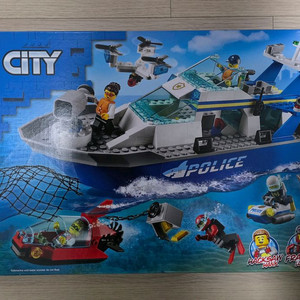 레고시티 60277 경찰 순찰보트 새제품과 같은 초SSS급 급처분합니다.