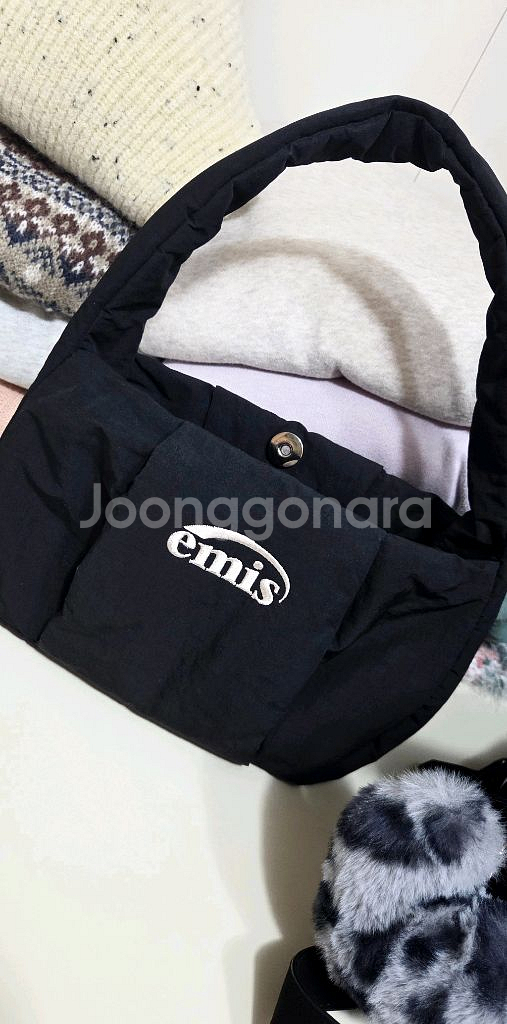 이미스 패딩백 블랙 정품. 어디에도 들기좋은 귀여운 이미스백.--3