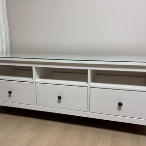 이케아 IKEA 헴네스 TV 장식장 화이트 (유리상판포함)