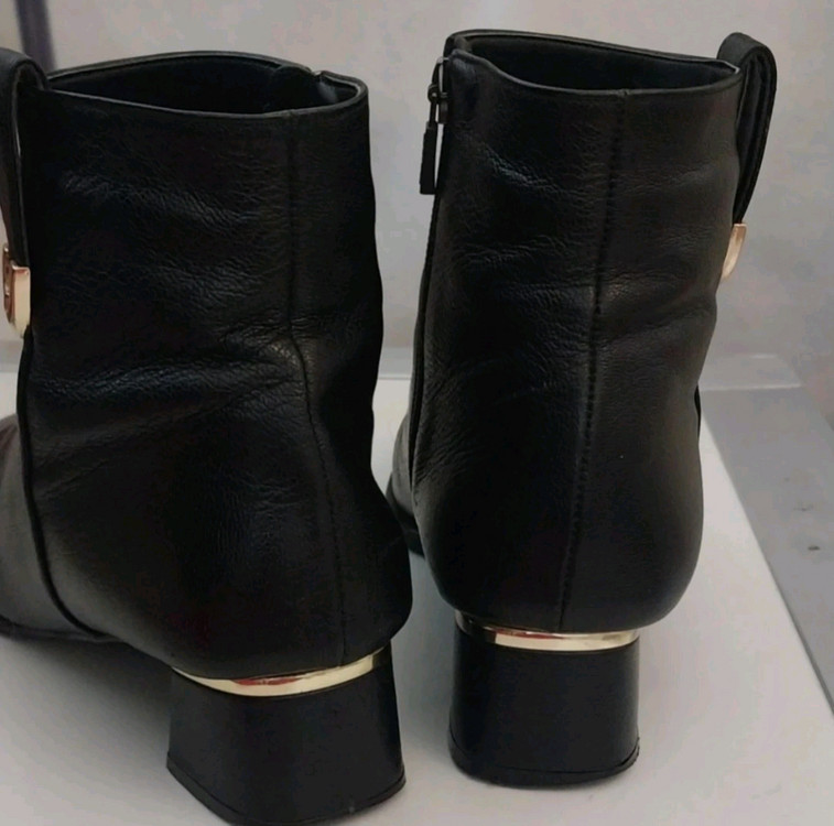 <가격내림>엘칸토 천연가죽쿠션업 앵클부츠240 이미지