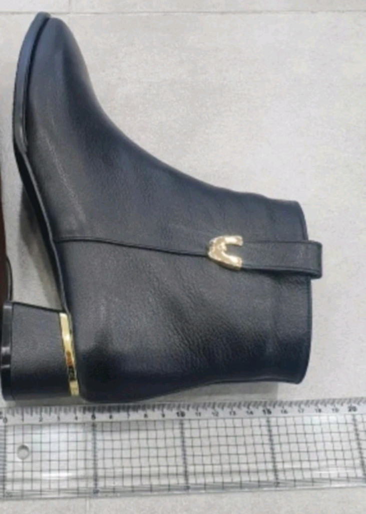 <가격내림>엘칸토 천연가죽쿠션업 앵클부츠240 이미지