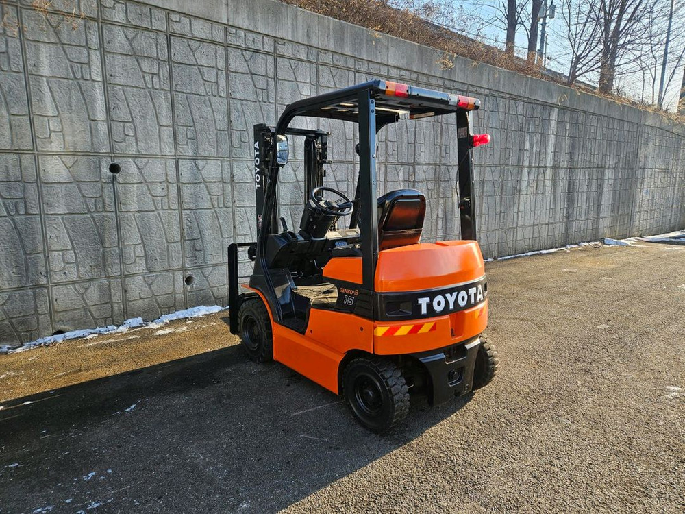 (중고지게차) 도요타 7FB15 전동 1.5톤 좌식형 지게차 ( 양개식자동발)--1