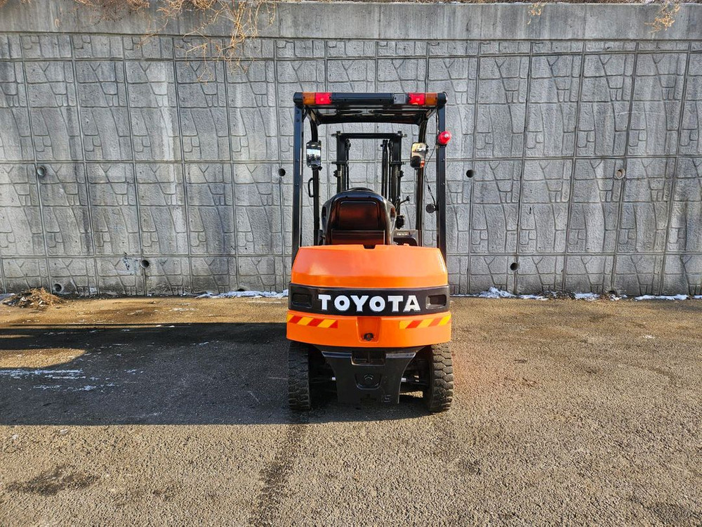 (중고지게차) 도요타 7FB15 전동 1.5톤 좌식형 지게차 ( 양개식자동발)--3