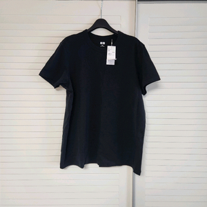 유니클로U 블랙티 새거 이미지