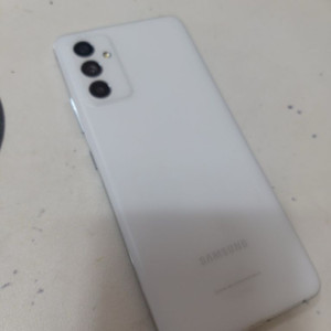 갤럭시퀀텀2 이미지