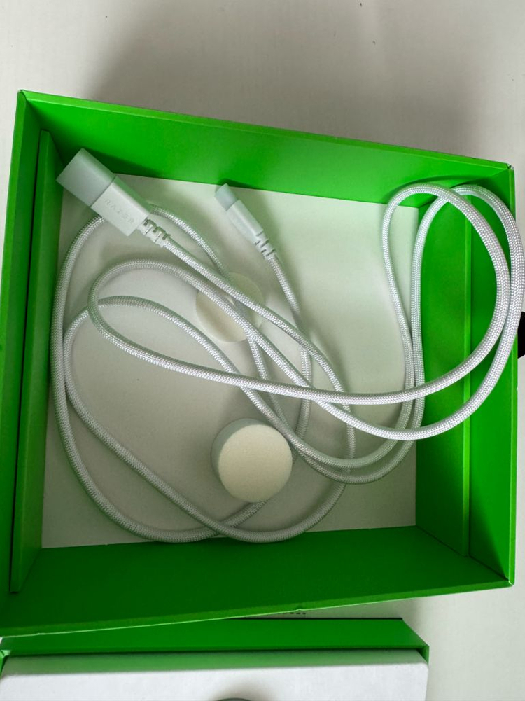 레이저 데스에더 v4 pro 화이트--4