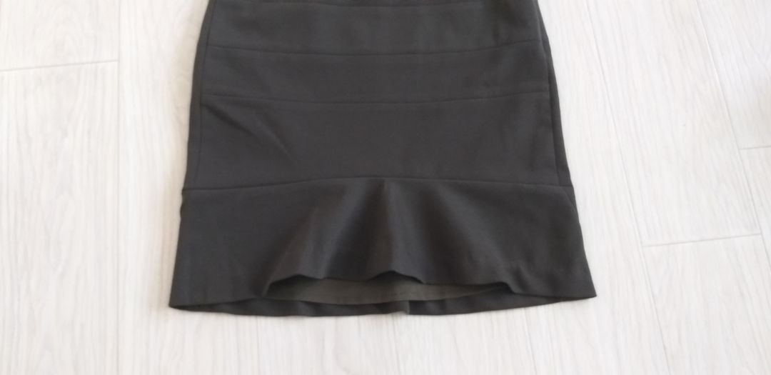 [새제품]아날도바시니 페플럼 스커트--4