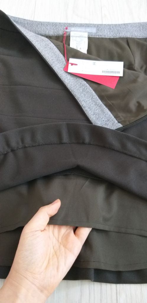 [새제품]아날도바시니 페플럼 스커트--5