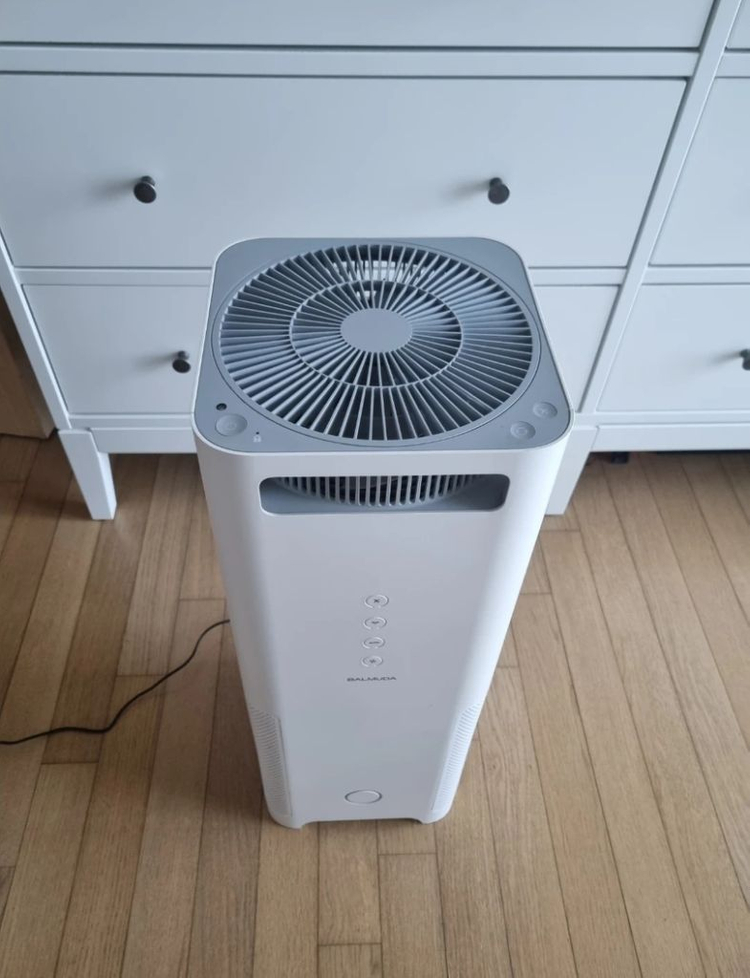 발뮤다공기청정기 이미지