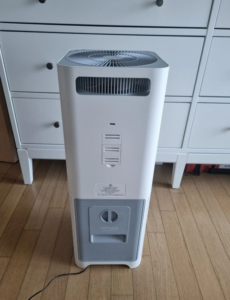 발뮤다공기청정기 이미지