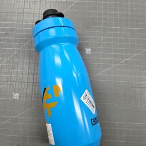 카멜백 포디엄 더트 21온스 자전거물통 미사용품 택포16000 이미지