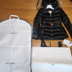 (정품)(상태좋음)몽클레어 큐피돈패딩 2사이즈 판매합니다.
