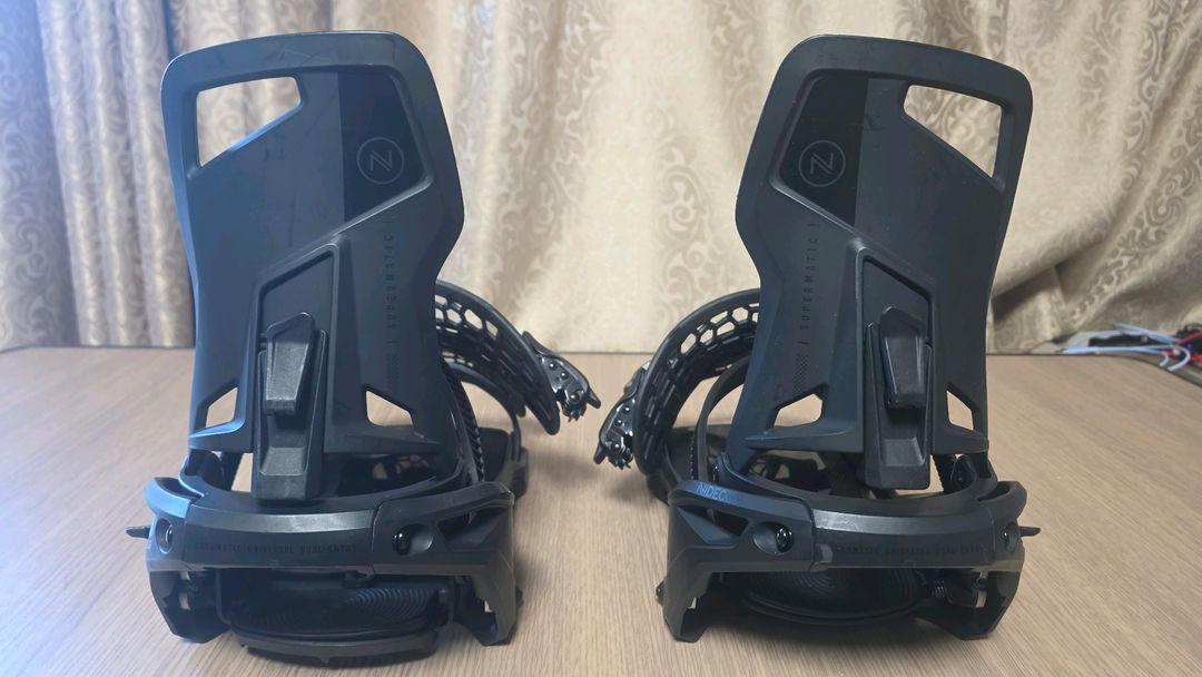 니데커 슈퍼메틱 M사이즈 팝니다.--1