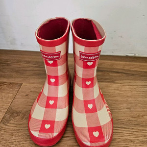 아동 신발 베네통 장화 200 / 스케쳐스 털슬리퍼 200 / 반스루이비통 운동화 185