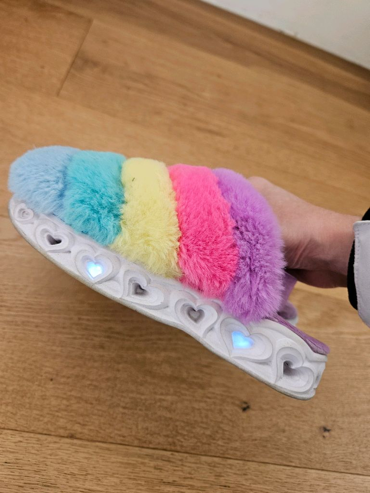 아동 신발 베네통 장화 200 / 스케쳐스 털슬리퍼 200 / 반스루이비통 운동화 185 이미지