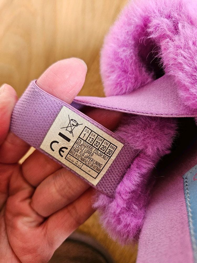 아동 신발 베네통 장화 200 / 스케쳐스 털슬리퍼 200 / 반스루이비통 운동화 185 이미지