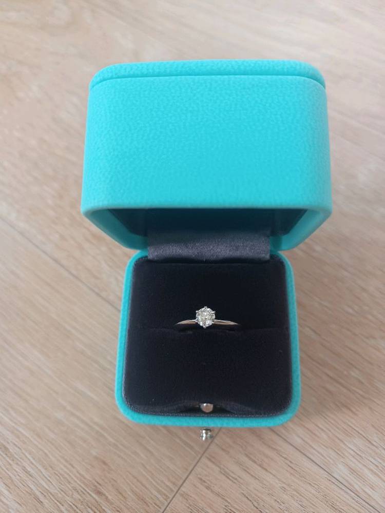 E.VS1)티파니 3.1부 솔리테어 플래티늄 다이아 반지--1