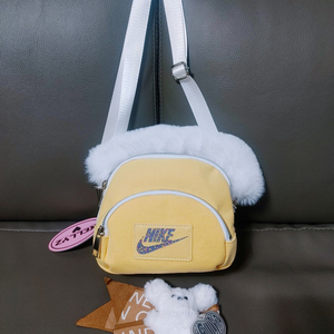새상품/켈리즈 업사이클링 나이키 퓨추라 페이크 퍼 미니 마카롱 크로스바디 백