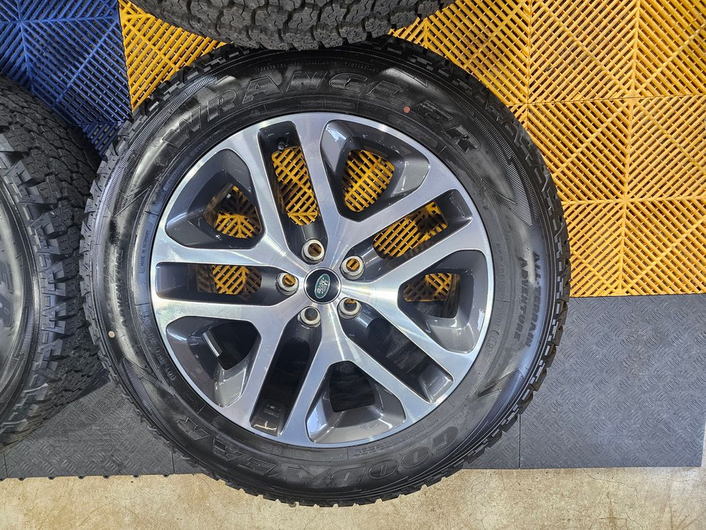 랜드로버 디펜더 110 P400 X 순정 20인치 휠타이어 임판--1