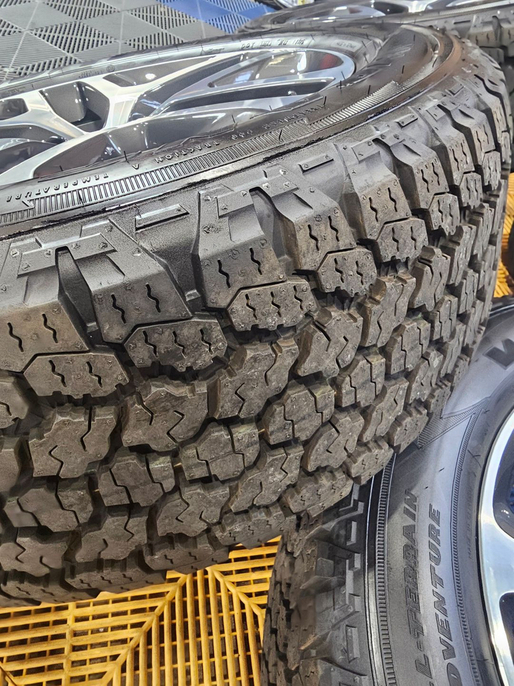 랜드로버 디펜더 110 P400 X 순정 20인치 휠타이어 임판--7