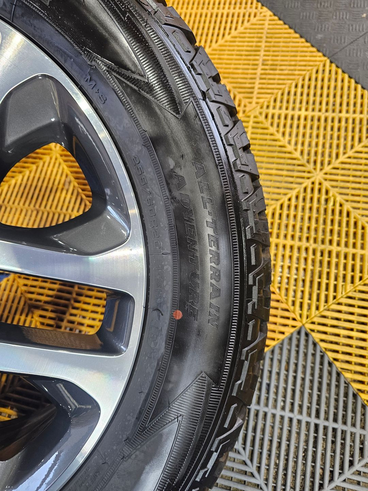 랜드로버 디펜더 110 P400 X 순정 20인치 휠타이어 임판--6