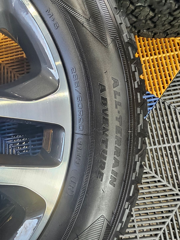 랜드로버 디펜더 110 P400 X 순정 20인치 휠타이어 임판--5