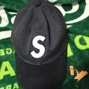 슈프림 투톤 S로고 6패널 블랙 24ss