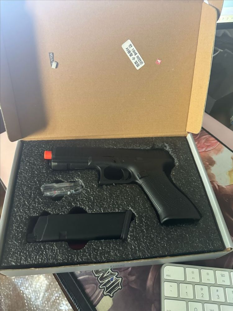 장남감 glock 17 젠5 외 기타 구성품 세트 판매합니다. 이미지