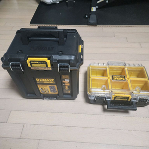 디월트 터프시스템 1/2 공구함