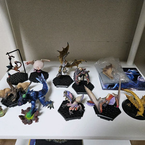 몬스터헌터 피규어 및 굿즈 일괄 이미지