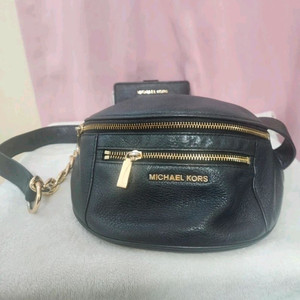 마이클코어스 정품소가죽힙색 지갑