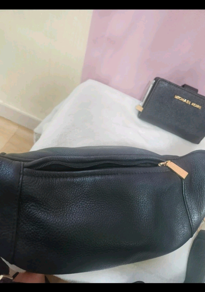 마이클코어스 정품소가죽힙색 지갑--2