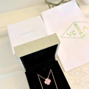 반클리프 2025 홀리데이 목걸이