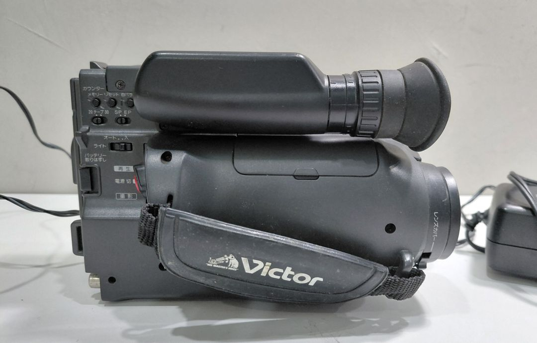 레트로 감성 빅터(Victor) VHS-C 캠코더 GR-AX60--1
