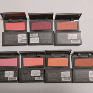 쓰리 치키 시크 블러셔들