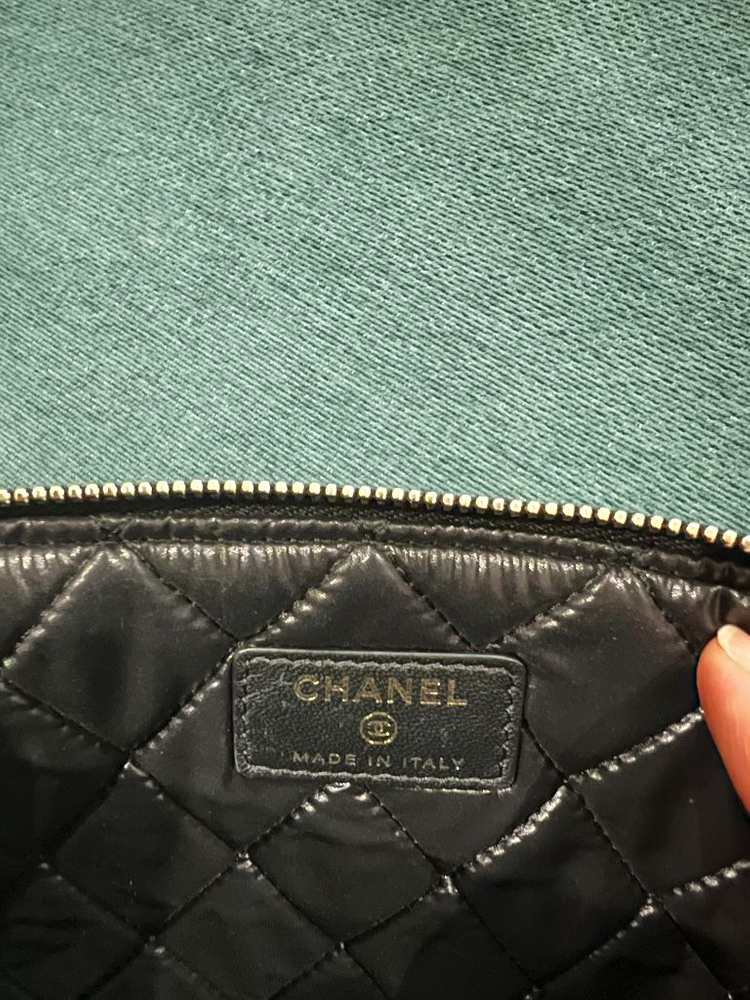 샤넬 램스킨 클러치 블랙 미디움사이즈 판매합니다.--1