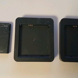 Kt Tech 충전기 거치대와 배터리 판매합니다