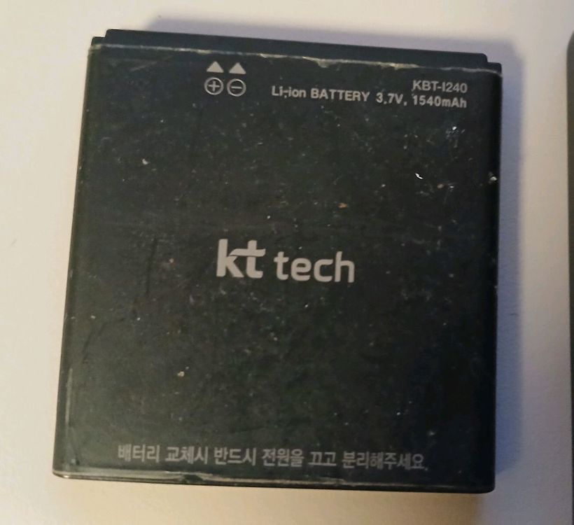 Kt Tech 충전기 거치대와 배터리 판매합니다--1