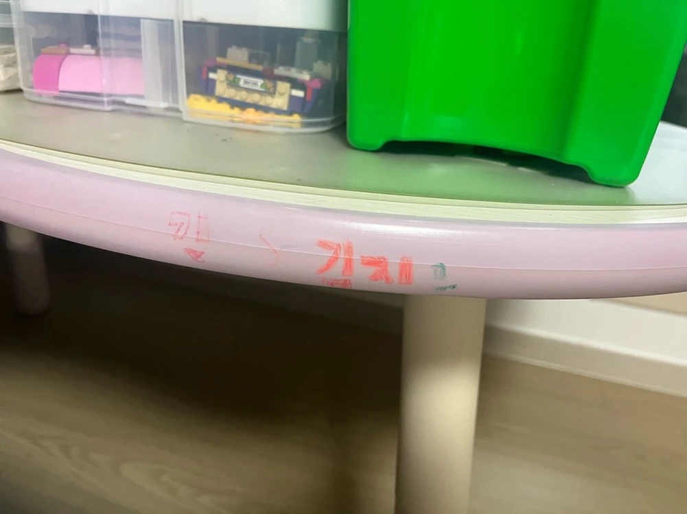 일룸 피넛형그로잉책상 윙키즈의자 이미지