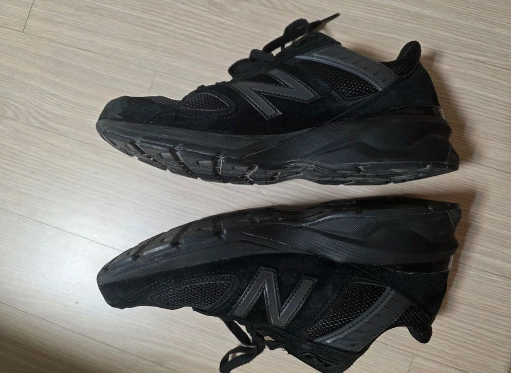 뉴발란스 990v5 트리플 블랙 270mm 판매합니다 이미지