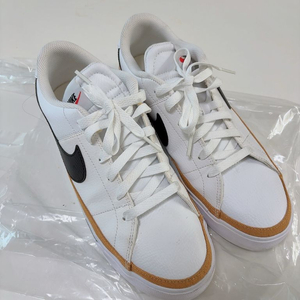 나이키 코트 레거시 흰색 스니커즈 270