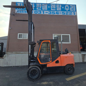 두산 디젤지게차 4.5톤 3단 자동발