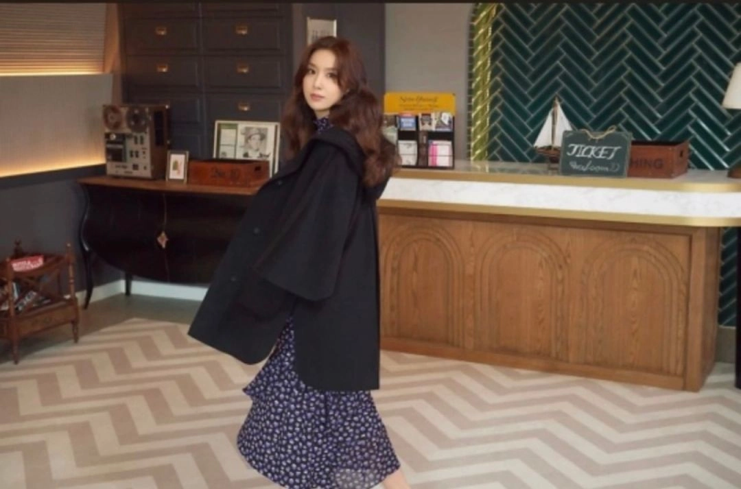 폴앤조 후드 케이프 코트 이미지