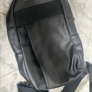 만다리나덕 nomad 슬링백 팝니다